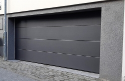 Hladký panel bez prolisu, barva antracitová metalická